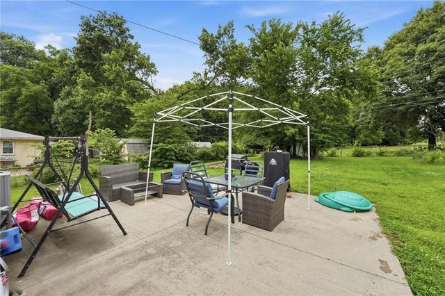 4400 NE Sunnybrook Lane, Kansas City, MO 64117