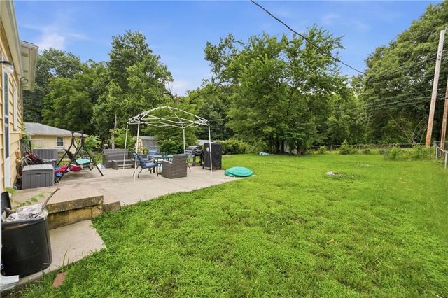 4400 NE Sunnybrook Lane, Kansas City, MO 64117