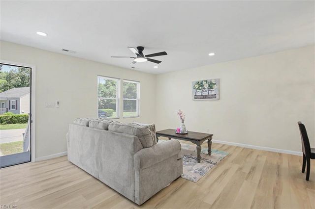 54 Cavalier RD, Hampton, VA 23669