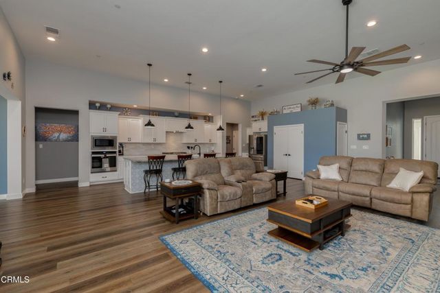 6909 Aquamarine Drive, Bakersfield, CA 93306