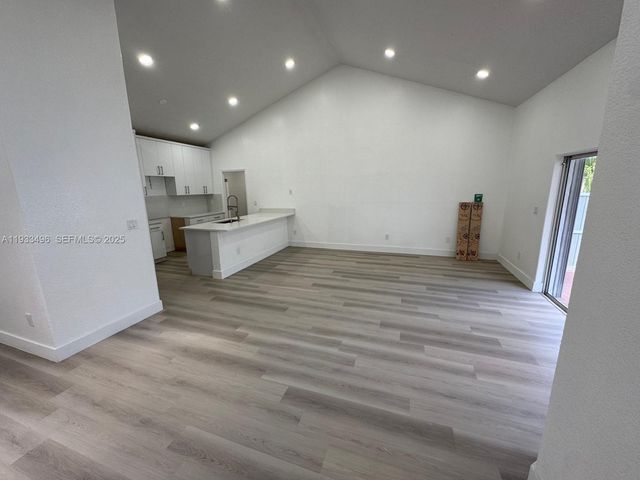 8754 NW 149th Ter, Miami Lakes, FL 33018