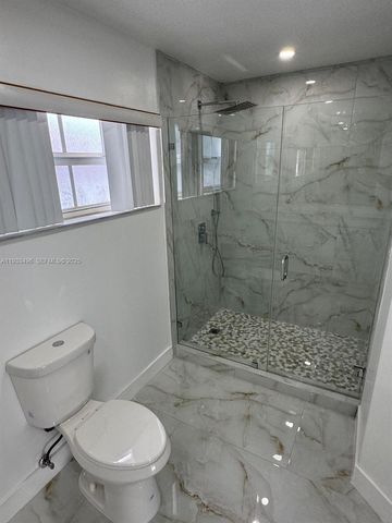 8754 NW 149th Ter, Miami Lakes, FL 33018