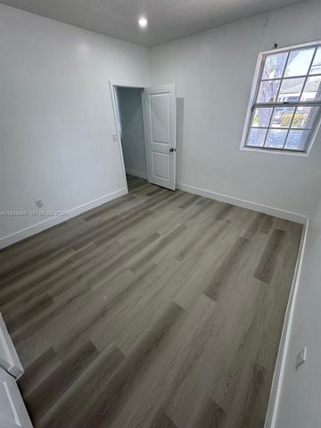 8754 NW 149th Ter, Miami Lakes, FL 33018