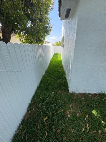 8754 NW 149th Ter, Miami Lakes, FL 33018