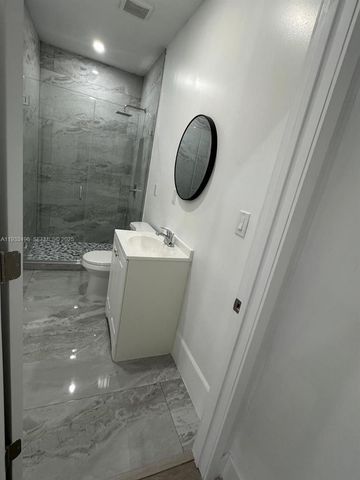 8754 NW 149th Ter, Miami Lakes, FL 33018