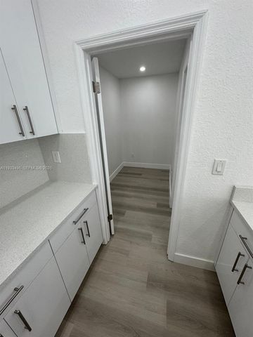 8754 NW 149th Ter, Miami Lakes, FL 33018