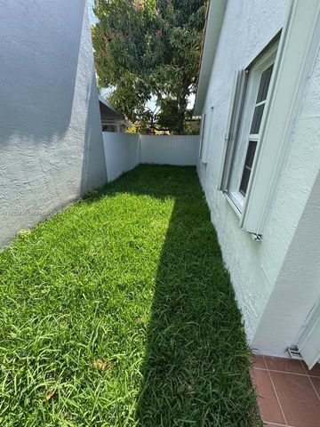 8754 NW 149th Ter, Miami Lakes, FL 33018