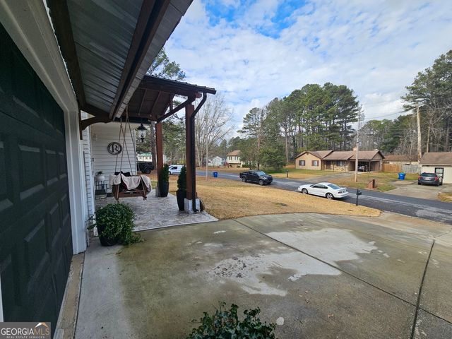 315 Galena Court, Fairburn, GA 30213