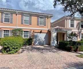 5601 Cove CIR, Naples, FL 34119