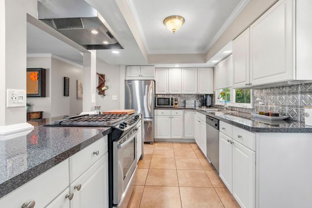 1001 63rd Place, La Grange Highlands, IL 60525