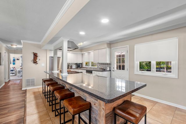 1001 63rd Place, La Grange Highlands, IL 60525