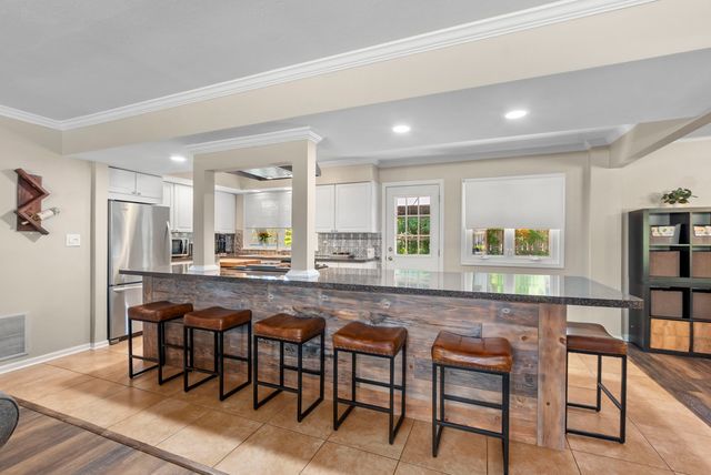 1001 63rd Place, La Grange Highlands, IL 60525