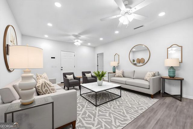 5012 Yellow Stone Drive, Flowery Branch, GA 30542