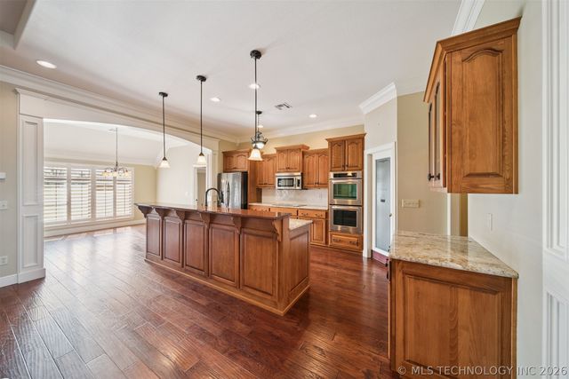 5020 Lake Breeze Road, Grove, OK 74344