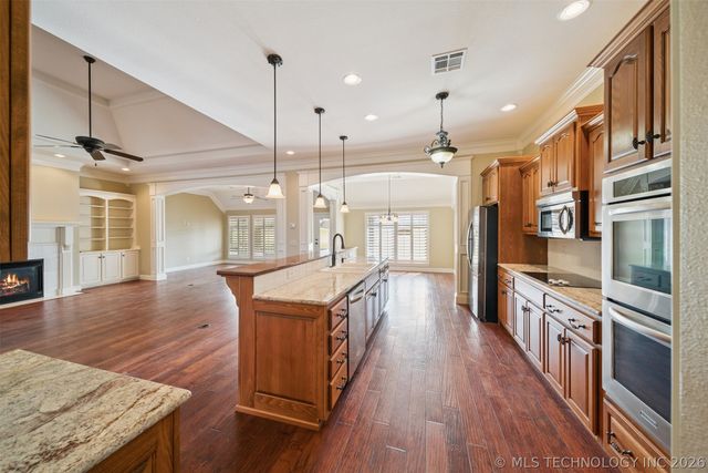 5020 Lake Breeze Road, Grove, OK 74344