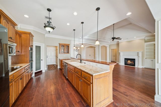 5020 Lake Breeze Road, Grove, OK 74344