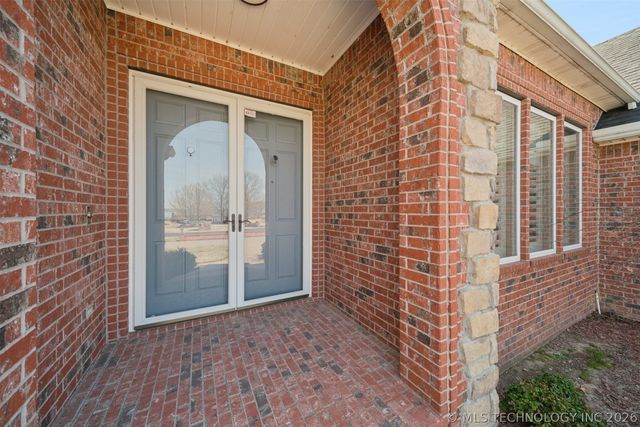 5020 Lake Breeze Road, Grove, OK 74344