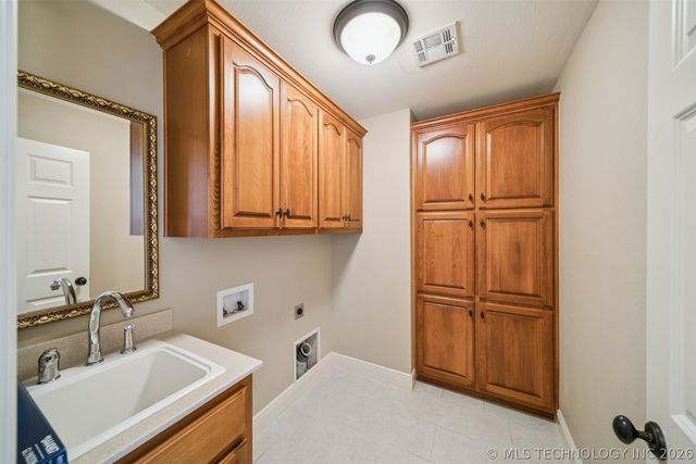 5020 Lake Breeze Road, Grove, OK 74344