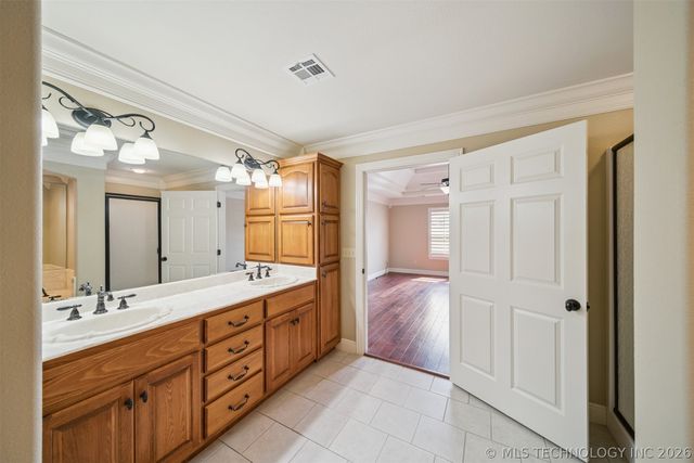 5020 Lake Breeze Road, Grove, OK 74344