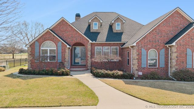5020 Lake Breeze Road, Grove, OK 74344