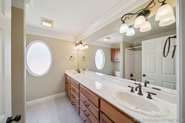 5020 Lake Breeze Road, Grove, OK 74344