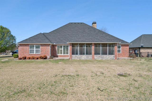 5020 Lake Breeze Road, Grove, OK 74344