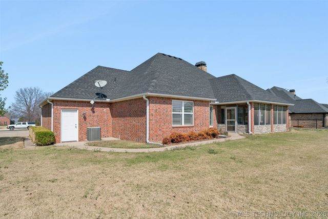 5020 Lake Breeze Road, Grove, OK 74344