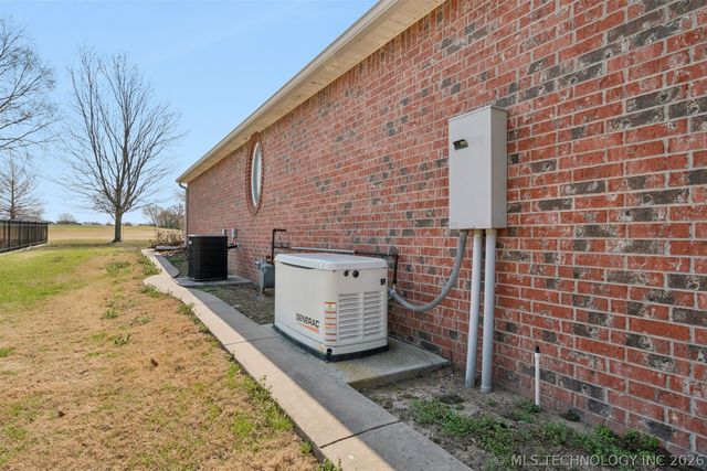 5020 Lake Breeze Road, Grove, OK 74344