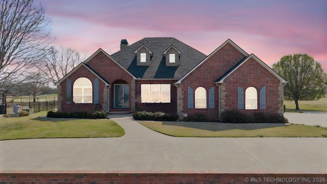 5020 Lake Breeze Road, Grove, OK 74344