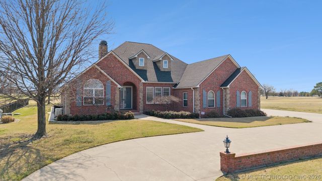 5020 Lake Breeze Road, Grove, OK 74344