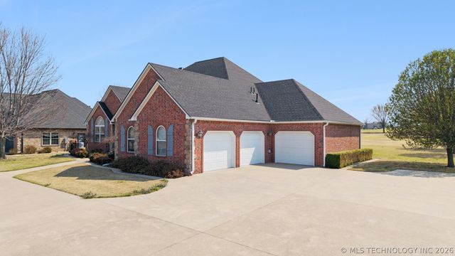 5020 Lake Breeze Road, Grove, OK 74344