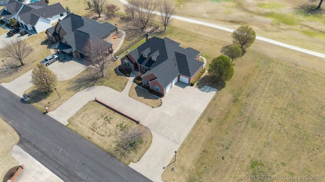 5020 Lake Breeze Road, Grove, OK 74344