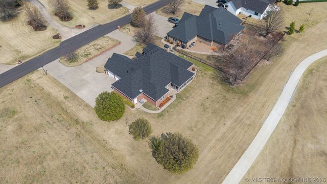 5020 Lake Breeze Road, Grove, OK 74344