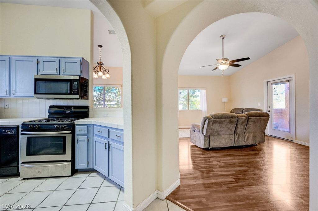 900 Heavenly Hills Court 213, Las Vegas, NV 89145 — photo 2