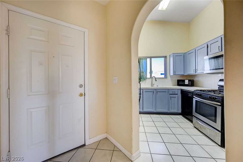 900 Heavenly Hills Court 213, Las Vegas, NV 89145 — photo 3