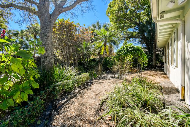 104 Weomi Lane, Jupiter, FL 33458