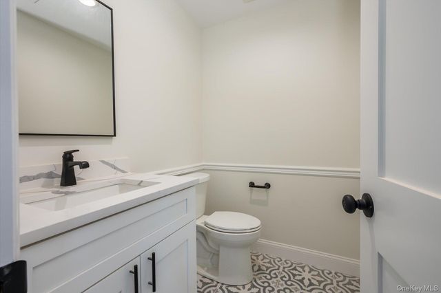 15 Dubois Avenue, Amityville, NY 11701