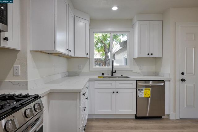 2250 Hickory Dr, Concord, CA 94520
