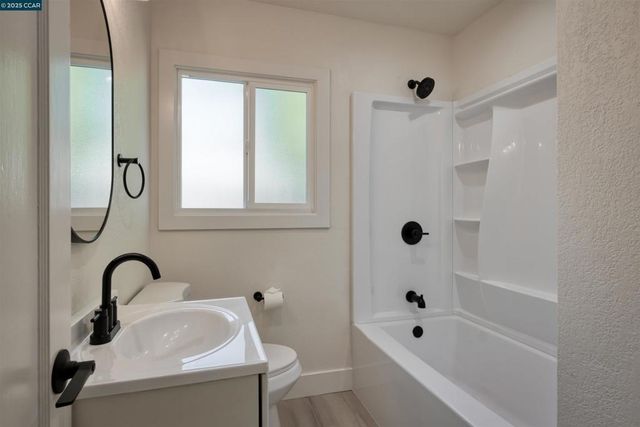 2250 Hickory Dr, Concord, CA 94520