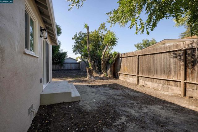 2250 Hickory Dr, Concord, CA 94520