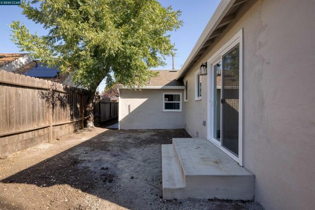 2250 Hickory Dr, Concord, CA 94520
