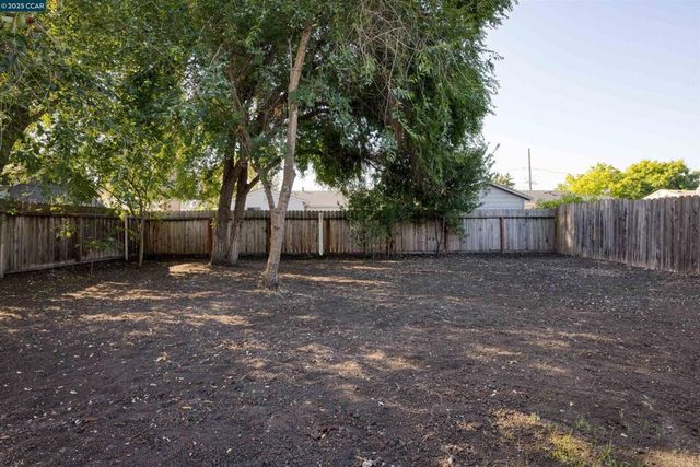 2250 Hickory Dr, Concord, CA 94520