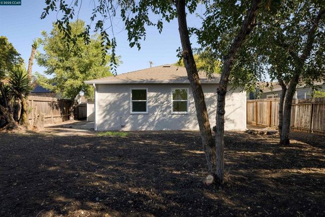 2250 Hickory Dr, Concord, CA 94520