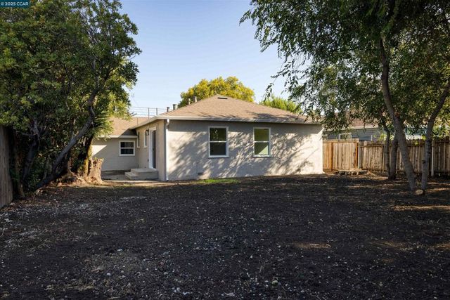 2250 Hickory Dr, Concord, CA 94520