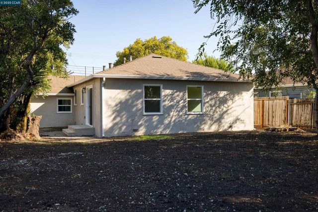 2250 Hickory Dr, Concord, CA 94520