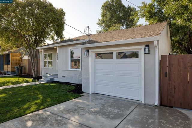 2250 Hickory Dr, Concord, CA 94520