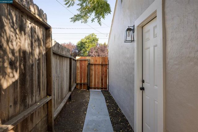 2250 Hickory Dr, Concord, CA 94520