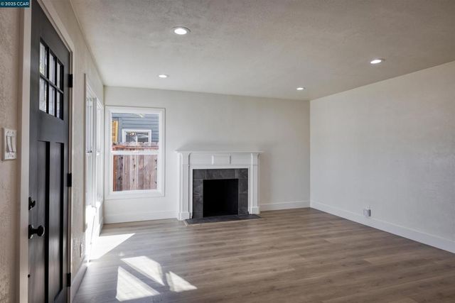2250 Hickory Dr, Concord, CA 94520
