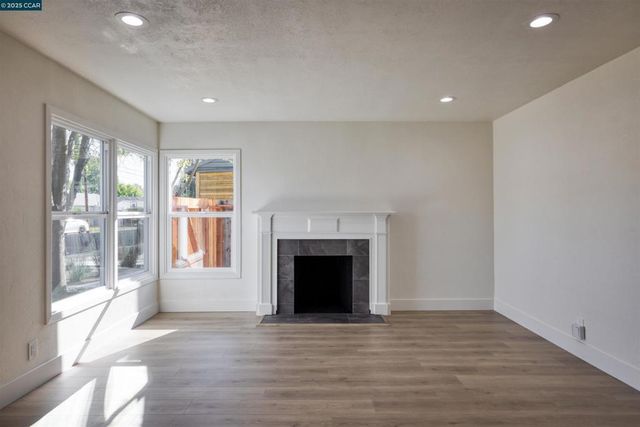2250 Hickory Dr, Concord, CA 94520