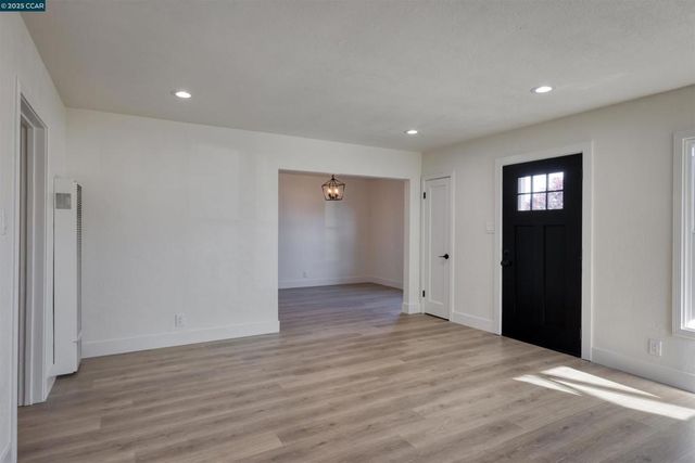 2250 Hickory Dr, Concord, CA 94520